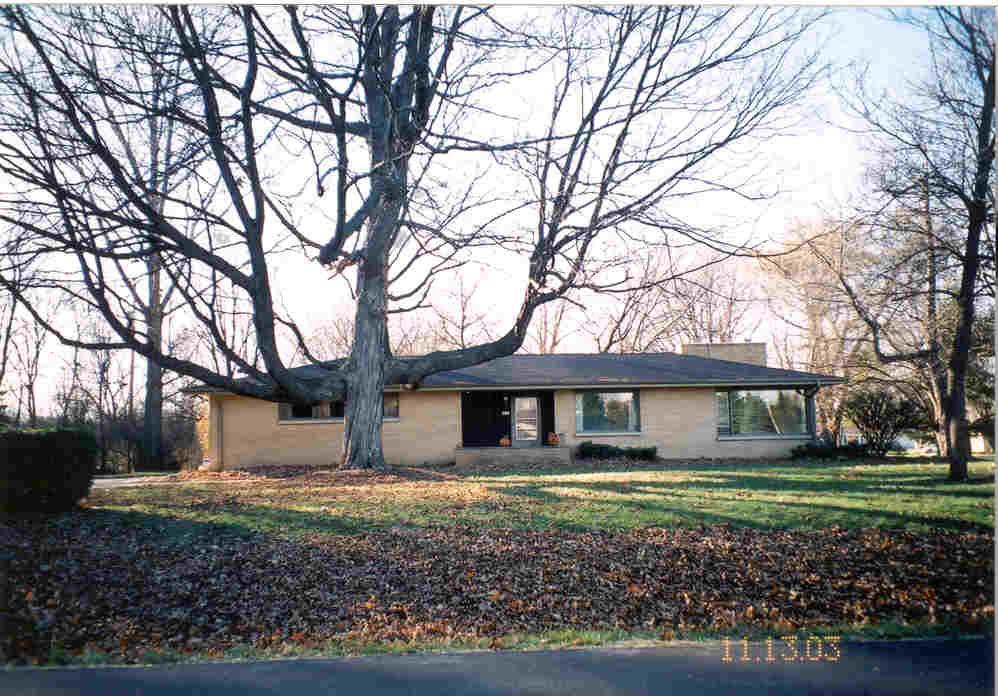 855 Rackwood Ct., Brookfield, WI 53045