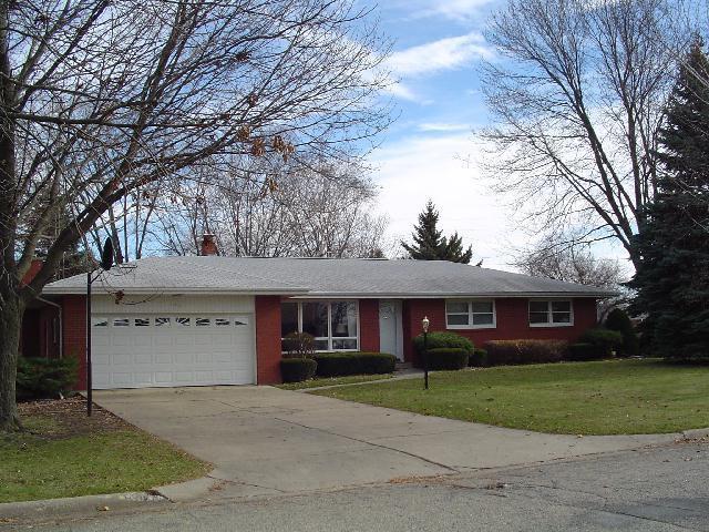 637 Madison Dr, Delavan, WI 53115
