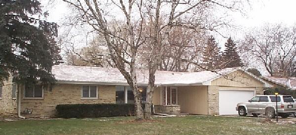 2205 W Skyline Rd., Glendale, WI 53209