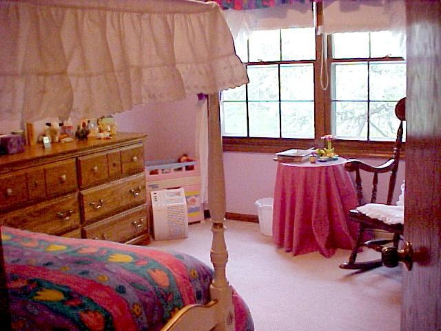 8332 N Indian Creek Pkwy., Fox Point, WI 53217