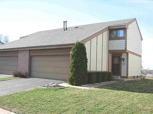 7245 S Delaine Dr., Oak Creek, WI 53154