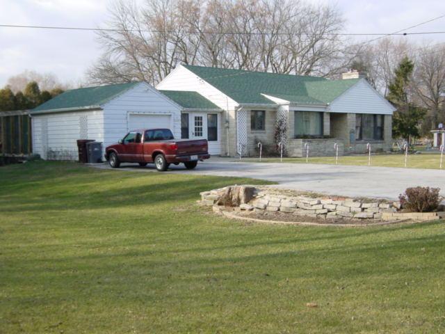 10905 N Cedarburg Rd, Mequon, WI 53092