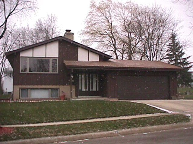 4945 Steeple Dr., Greendale, WI 53129