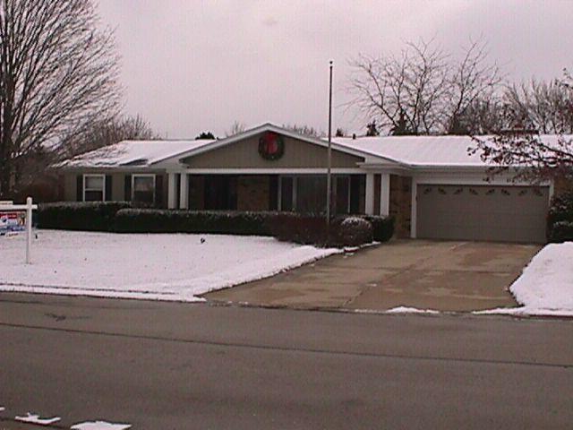 8821 Greenview Ln., Greendale, WI 53129