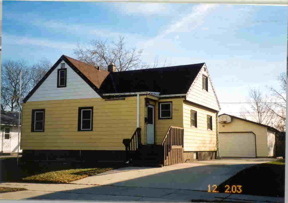 2707 E Holmes Ave., Cudahy, WI 53110