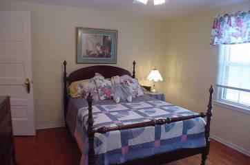 4045 S 124th St, New Berlin, WI 53228