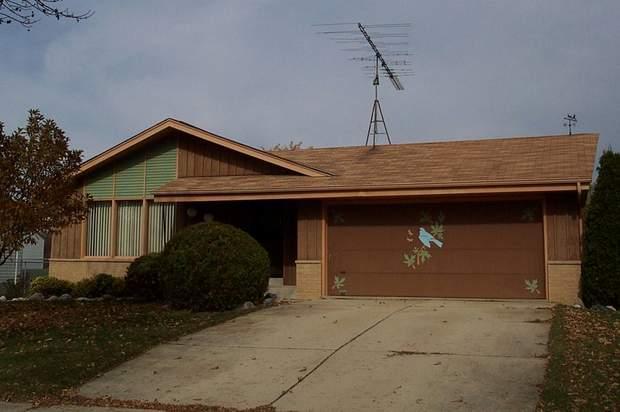 260 E Parkway Estates Dr., Oak Creek, WI 53154