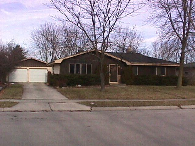 632 W Whitegate Dr., Saukville, WI 53080