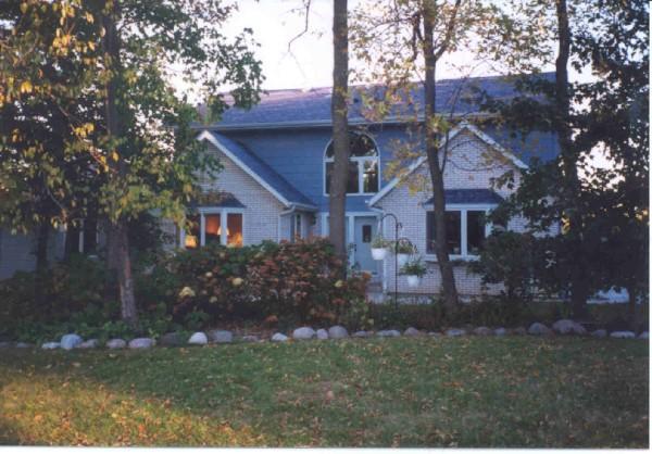 12260 W Scarlet Oak Ct, Greenfield, WI 53228