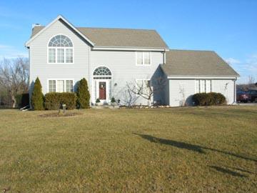 S52W23080 Hunters Hollow, Waukesha, WI 53189