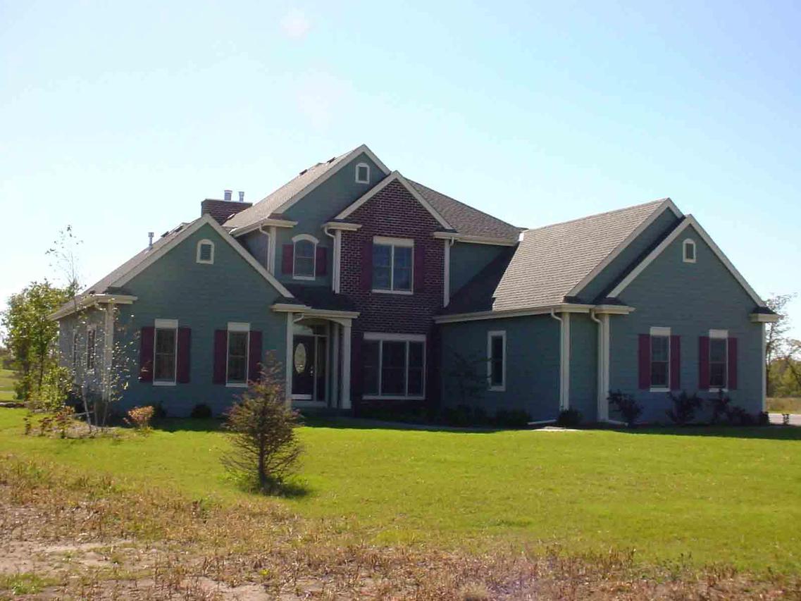 W236N8438 Clubhouse Cir, Lisbon, WI 53089