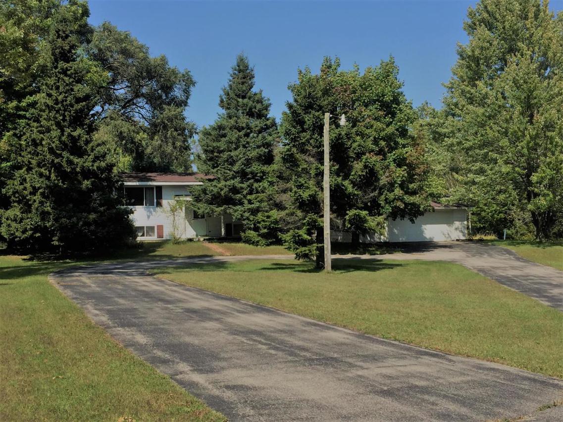 W5916 State Hwy 64, Grover, WI 54157