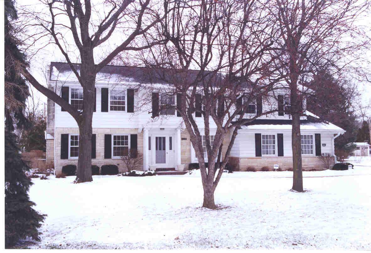 13160 Lee Ct., Elm Grove, WI 53122
