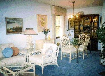 525 W Bergen Dr, Fox Point, WI 53217