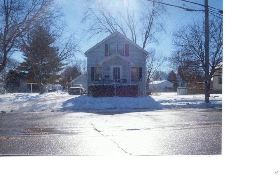 565 E State St, Burlington, WI 53105