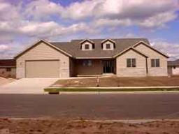 905 Greenwood St, Holmen, WI 54636