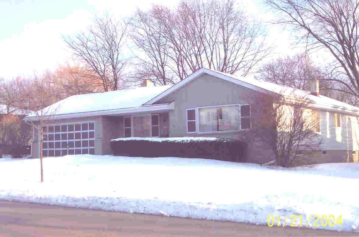 5731 Lakeview Dr., Greendale, WI 53129