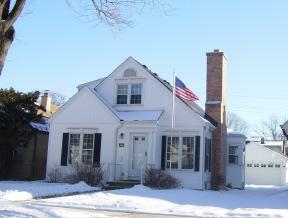 2372 N 86th St, Wauwatosa, WI 53226