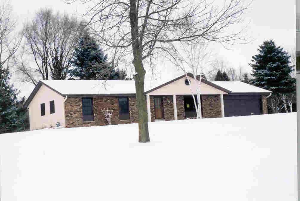 1276 John Ln., Cedarburg, WI 53012