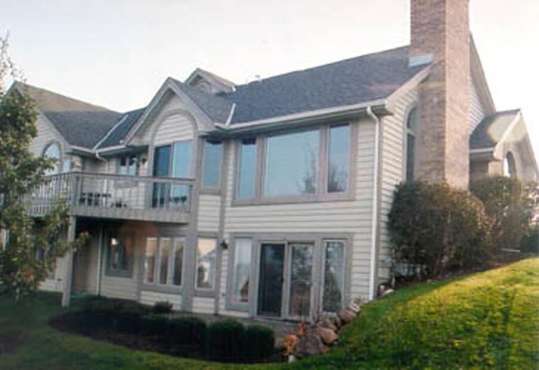 30042 W High Ridge Rd., Delafield, WI 53072