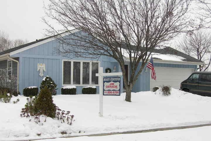 8122 S Wake Forest Dr., Oak Creek, WI 53154