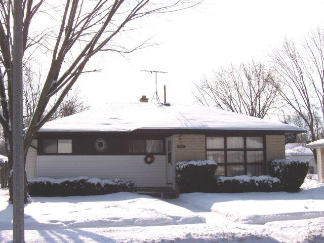 10317 W Rohr Ave, Milwaukee, WI 53225