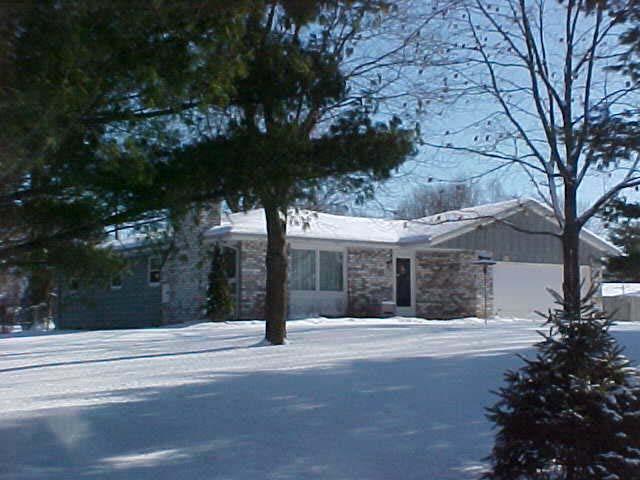 5918 N Meadow Ln., Oconomowoc, WI 53066