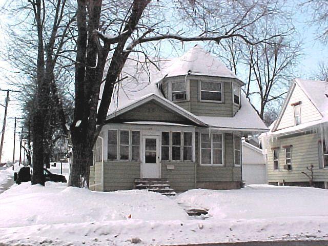 69 Grand Ave, Hartford, WI 53027