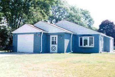 8210 N Regent Rd, Fox Point, WI 53217