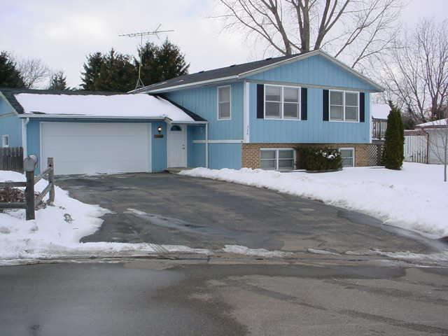 326 Sandy Ln., Elkhorn, WI 53121
