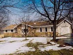 7586 Devonshire Dr., Cedarburg, WI 53012