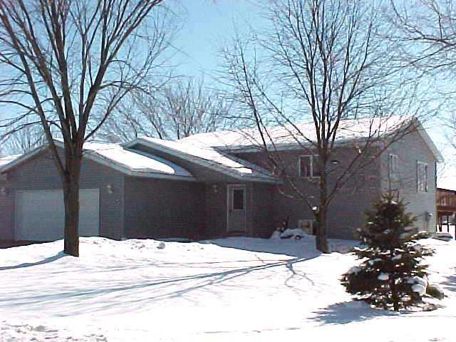 W8235 Woodview Dr., Onalaska, WI 54650