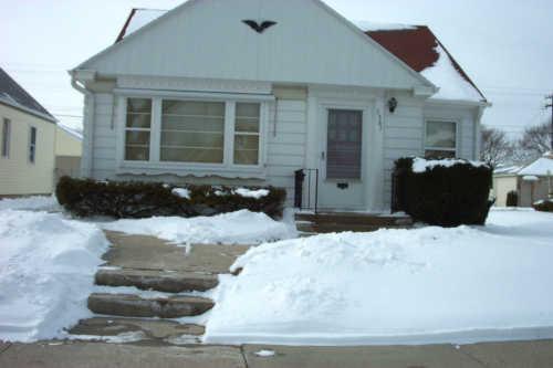 3587 S 15th St, Milwaukee, WI 53221