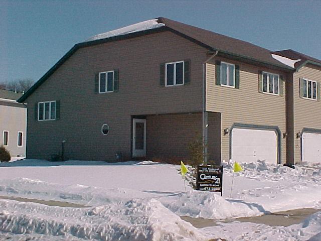 706 Ridge View Dr., Hartford, WI 53027