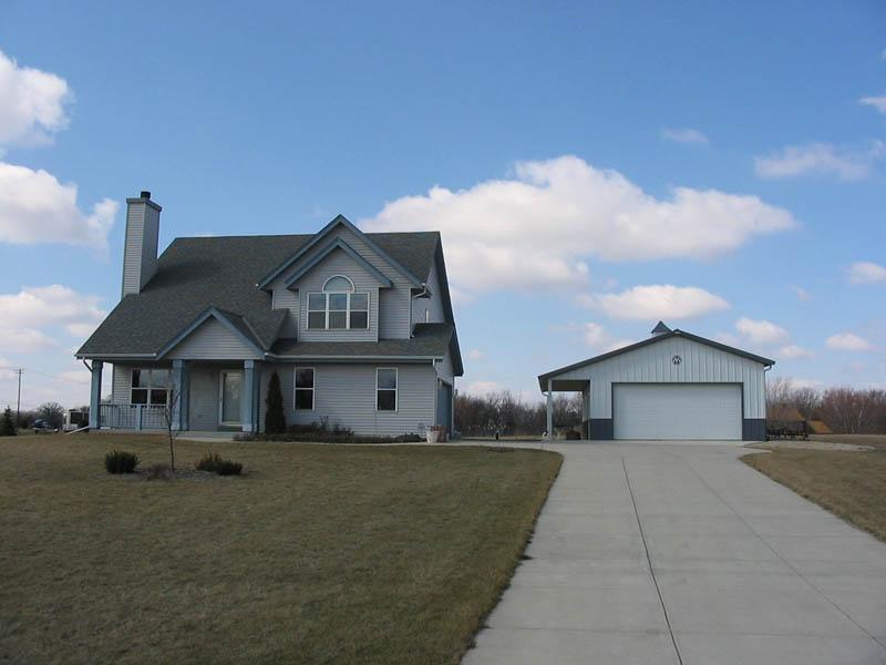 1261 S Opengate Ct., Oconomowoc, WI 53066