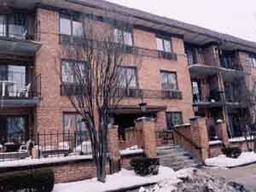 303 E Henry Clay St #103, Whitefish Bay, WI 53217