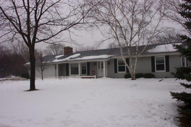 2470 N Glenwood, Pewaukee, WI 53186