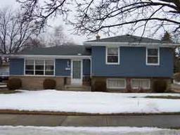 900 Saxony Dr, Racine, WI 53402