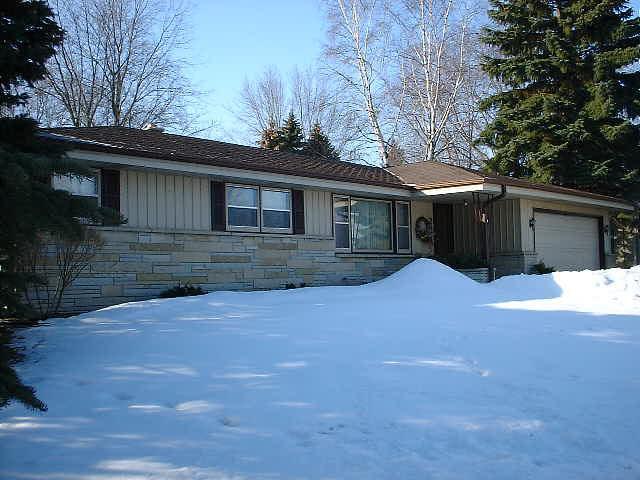 243 Green Valley Pl., West Bend, WI 53095