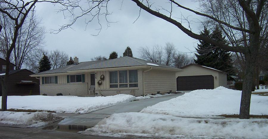 415 W James Dr., Port Washington, WI 53074