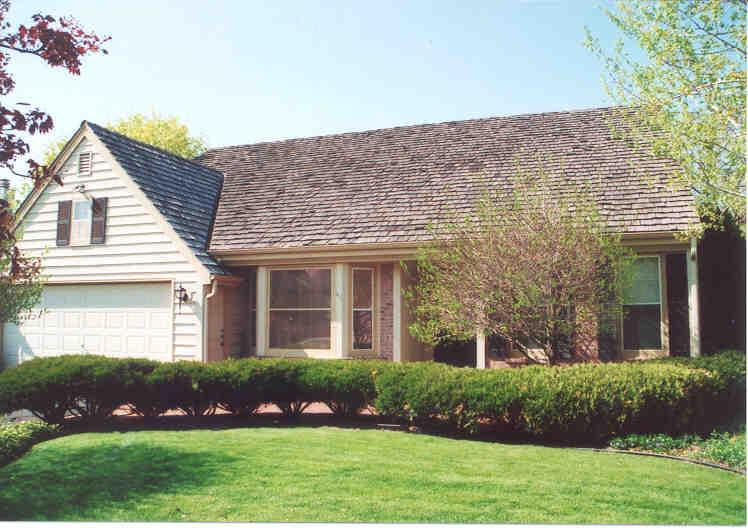 1414 W Westport Cir, Mequon, WI 53092