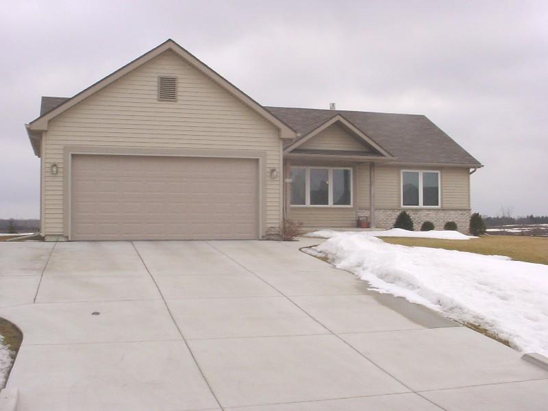 2103 W St. Johns Way, Oak Creek, WI 53154