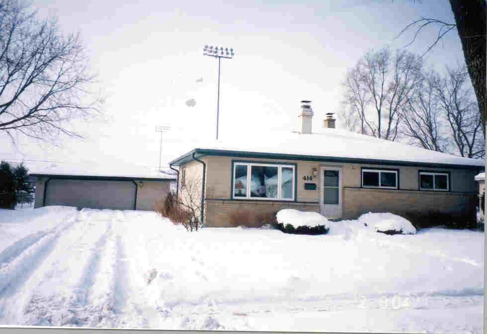 414 Greenmeadow Dr., Waukesha, WI 53188