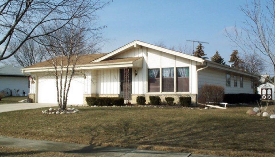 1020 W Wayland Dr., Oak Creek, WI 53154