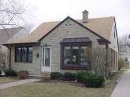 2329 N 89th St., Wauwatosa, WI 53226