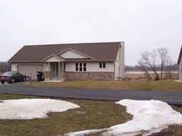 712 Hidden Lake Ct., Slinger, WI 53086