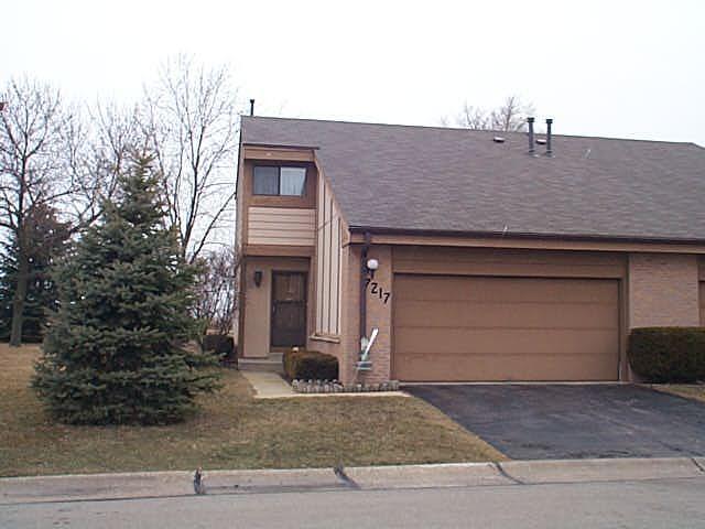 7217 S Delaine Dr., Oak Creek, WI 53154
