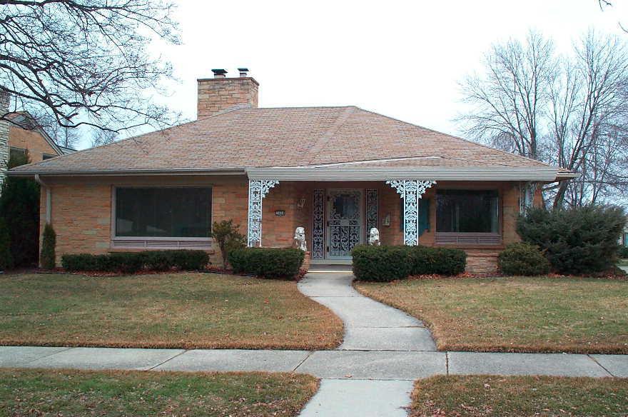 7408 Grand Pkwy., Wauwatosa, WI 53213