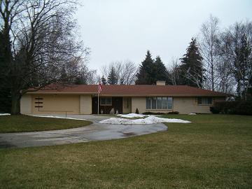 712 Fredonia Ave., Fredonia, WI 53021