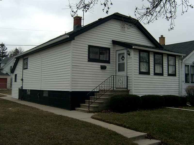 3715 E Lunham, Cudahy, WI 53110